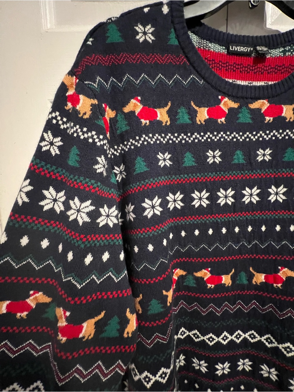 Xmas Dachshund-Navy Crewneck Sweater with Festive Christmas Dog 🐶 ❄️ 🌲 Pattern